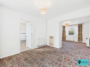 Living / Diner - click for photo gallery